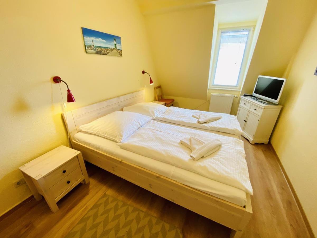 Sonnendeck, Direkt Am Leuchtturm Apartment รอสต็อค ภายนอก รูปภาพ